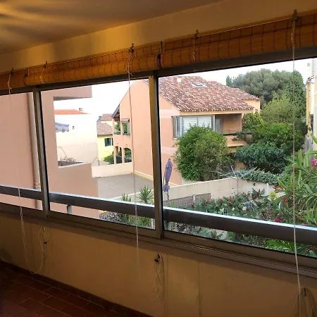 T1 Renecros 3 Etoiles A 2 Pas De Belle Bandol